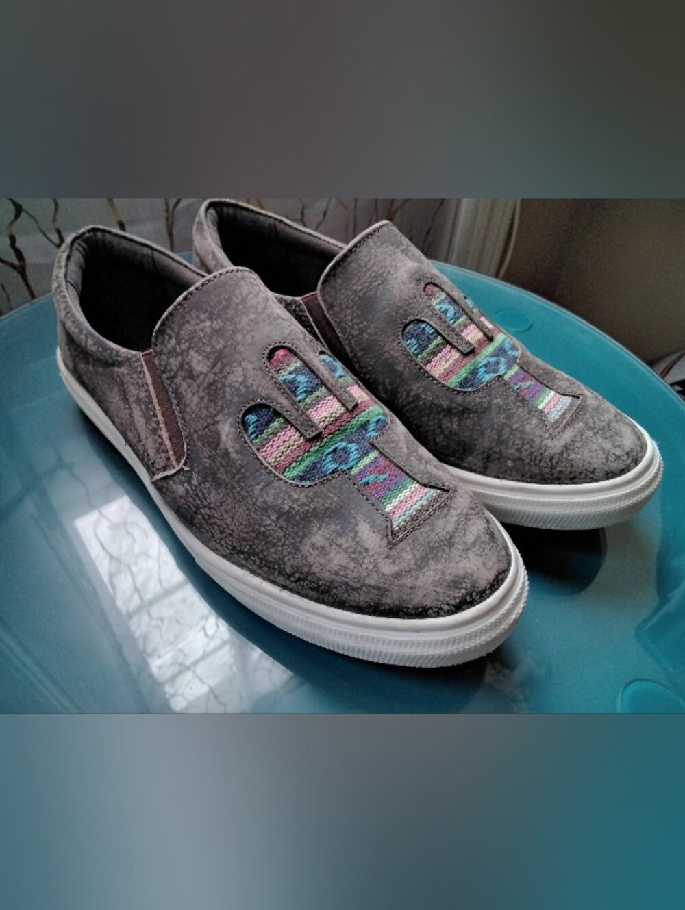 Slip-On Womens Roper Casual Sneakers in Gray with Multi-Color Accent